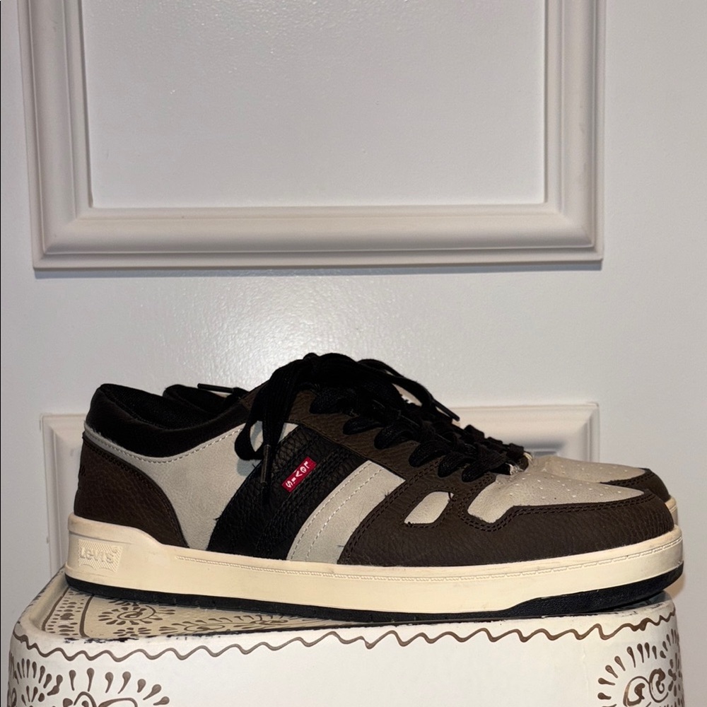Levi's Men's 520 Low-Top Basketball Black and Cream Sneakers - Mens size 10.5